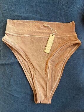 SKIMS SUMMER MESH BRIEFS